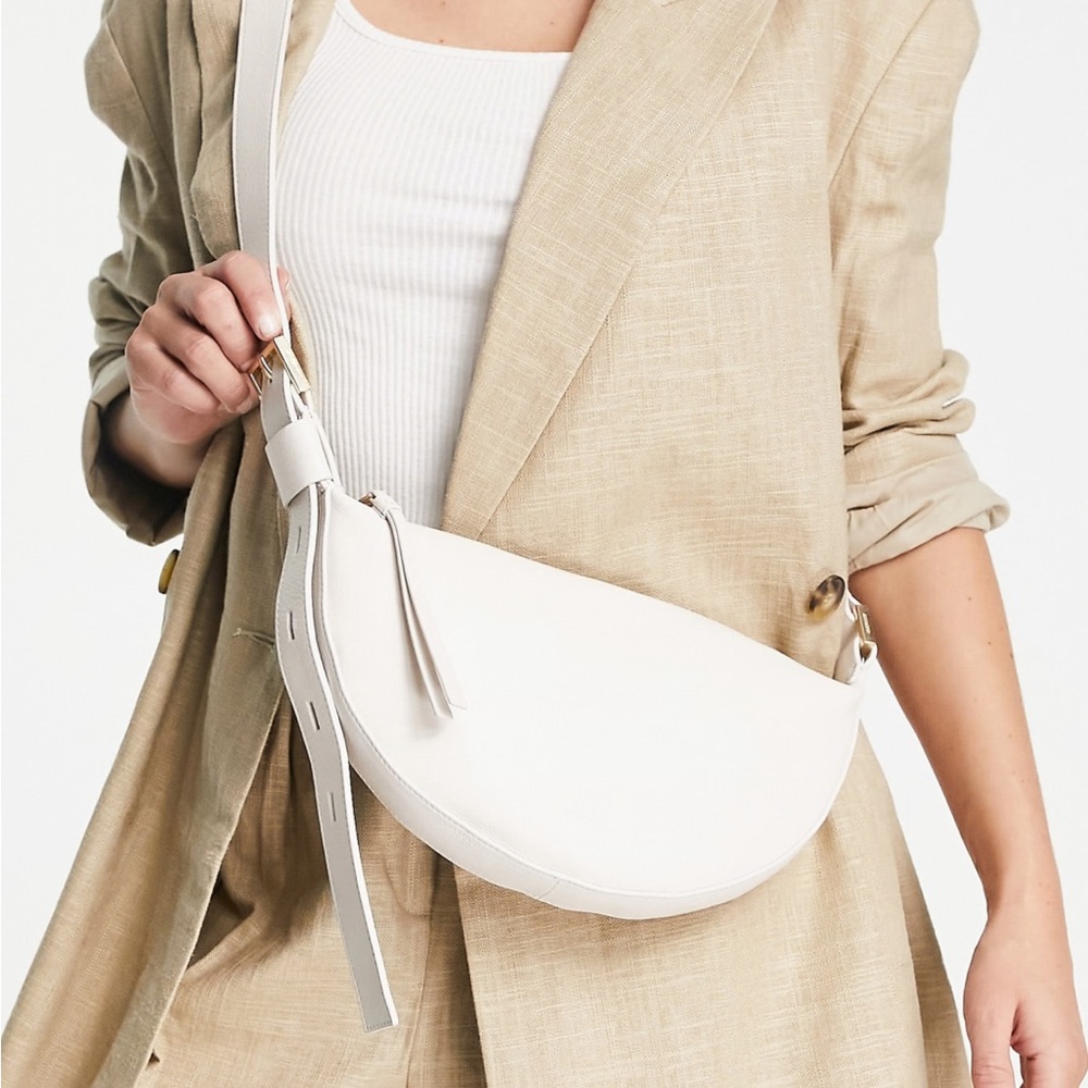 HALF MOON LEATHER CROSSBODY BAG
- Cream